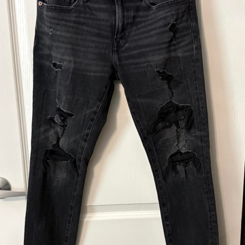 American Eagle Outfitters black distressed skinny jeans #distressed #denim